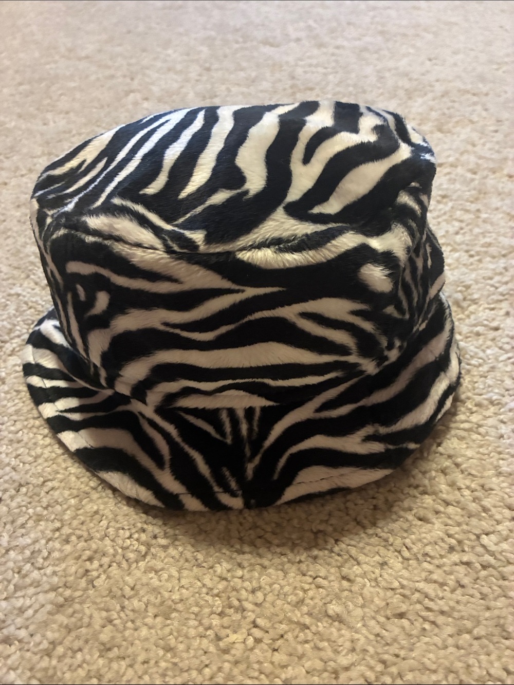 Bucket Hat - Zebra Print 
Black & White
Inside liner Black